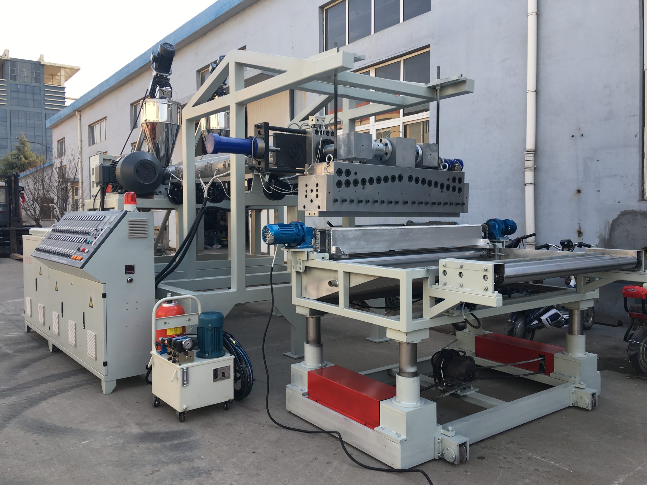 PVC COIL CAR MAT MAKING MACHINE XinRui